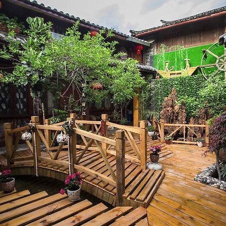 Отель Secret Garden Лицзян Экстерьер фото