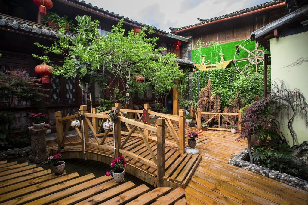 Отель Secret Garden Лицзян Экстерьер фото